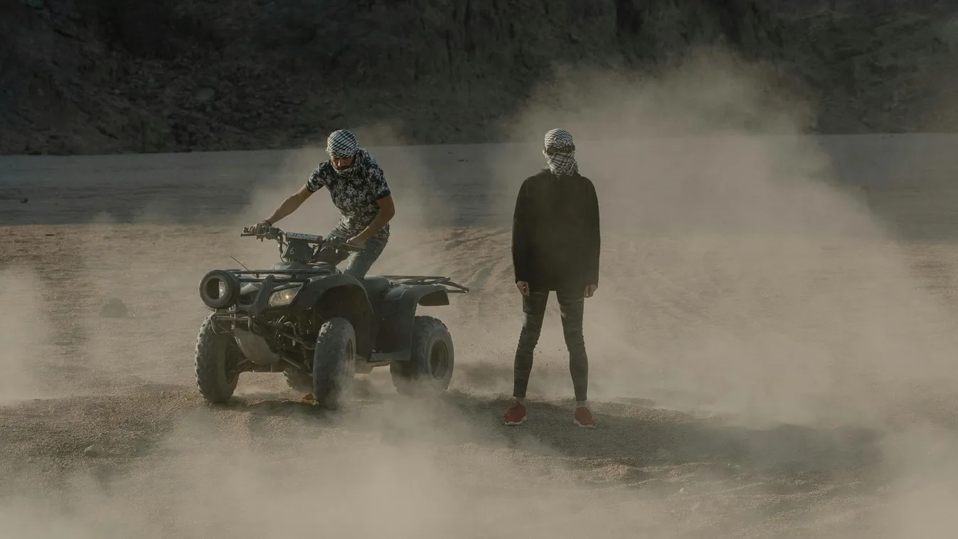 Veszélyes játékot űztek a járművel, ez lett a vége