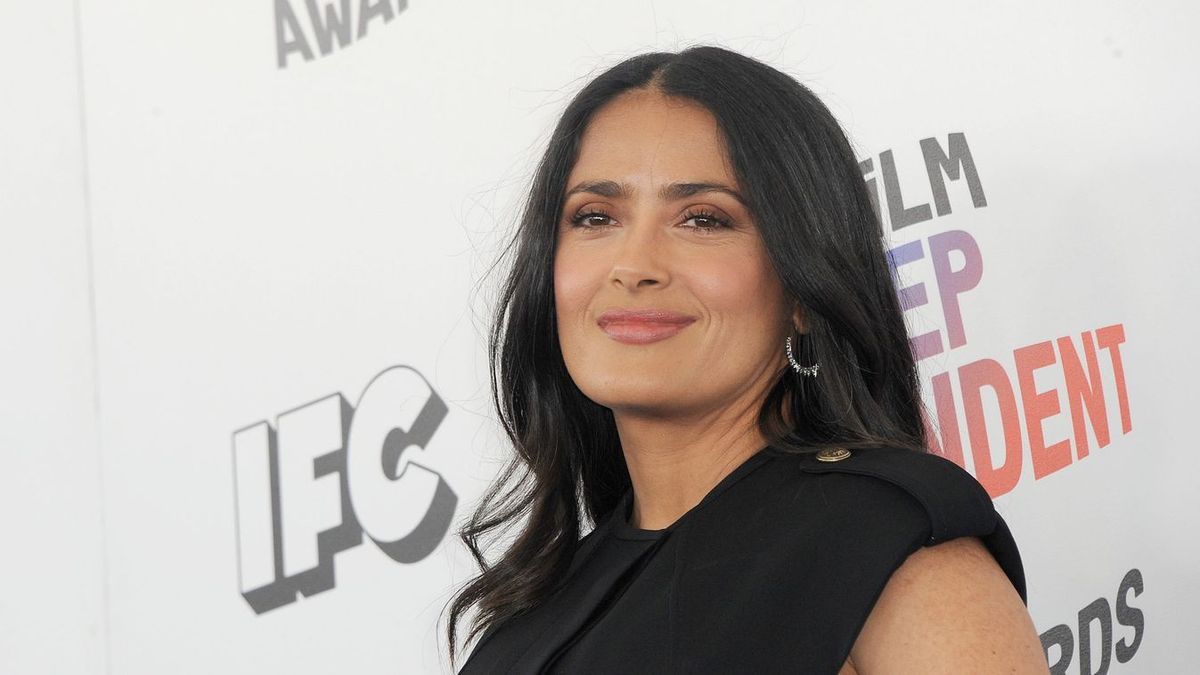 Tűzforró fotót közölt magáról az 57 évesen is bombaformában lévő Salma Hayek