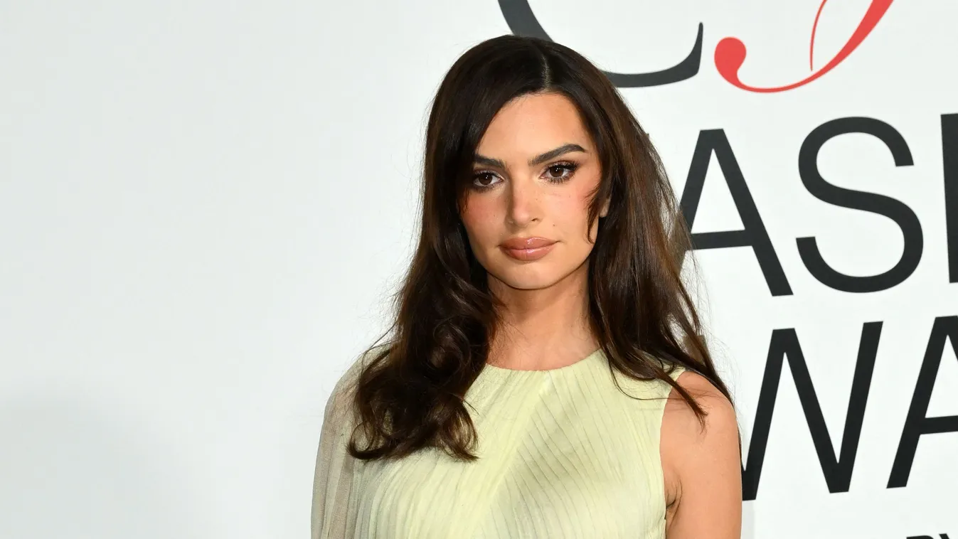 Hűha, átszúrta a kebelcsoda fedetlen mellbimbója a felsőjét