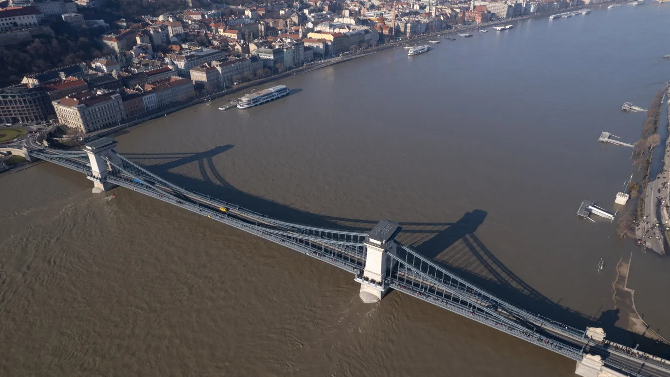 Dunába akarta vetni magát egy 14 éves fiú