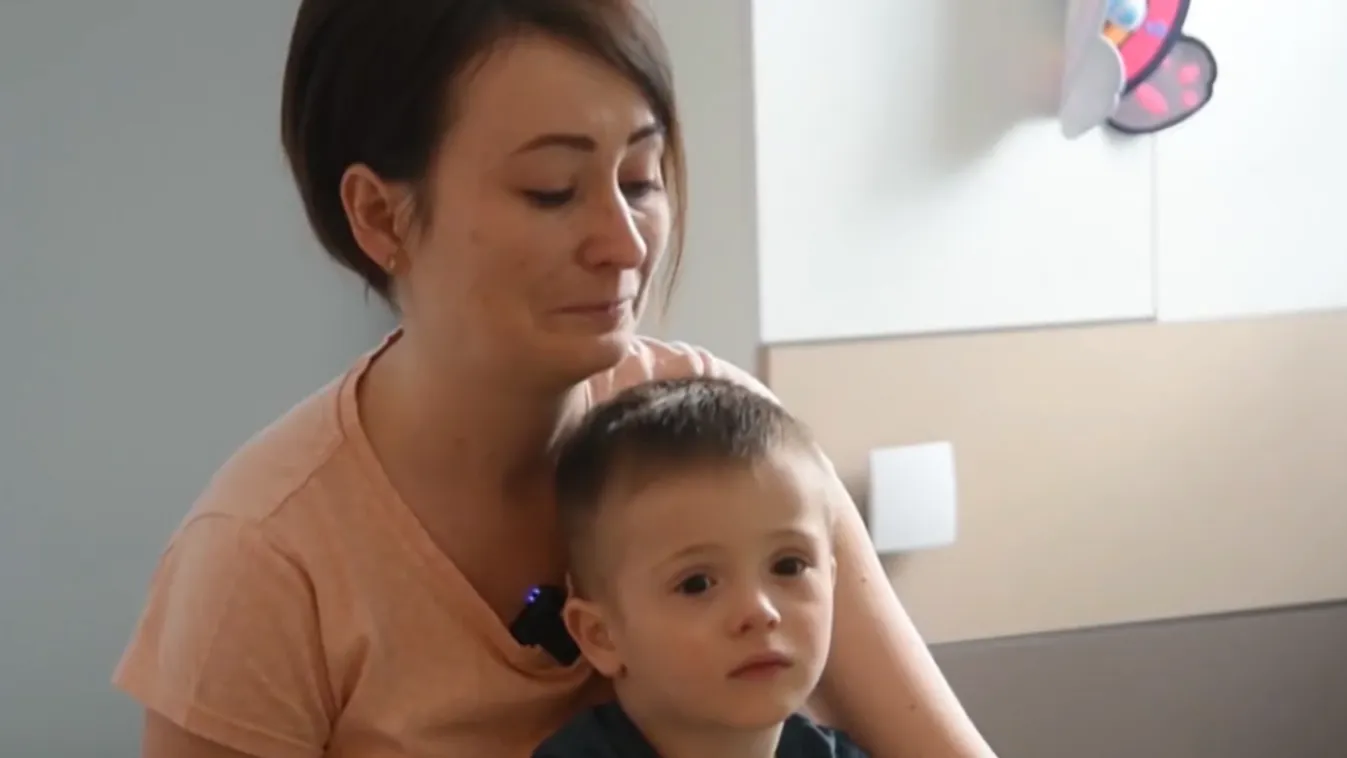 Gyomorrontással vitték orvoshoz Ádámot, az életéért küzdenek