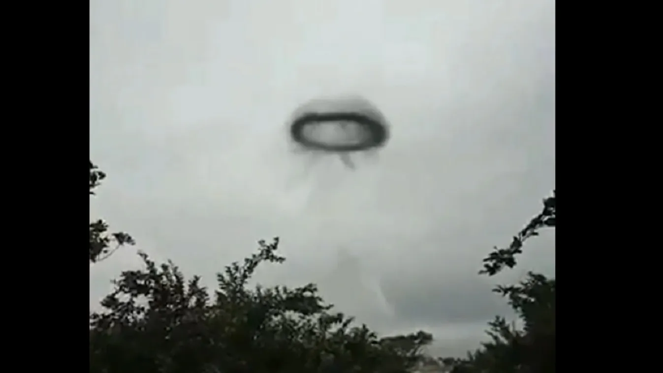 Rejtélyes füstkarika okozott pánikot - Videó