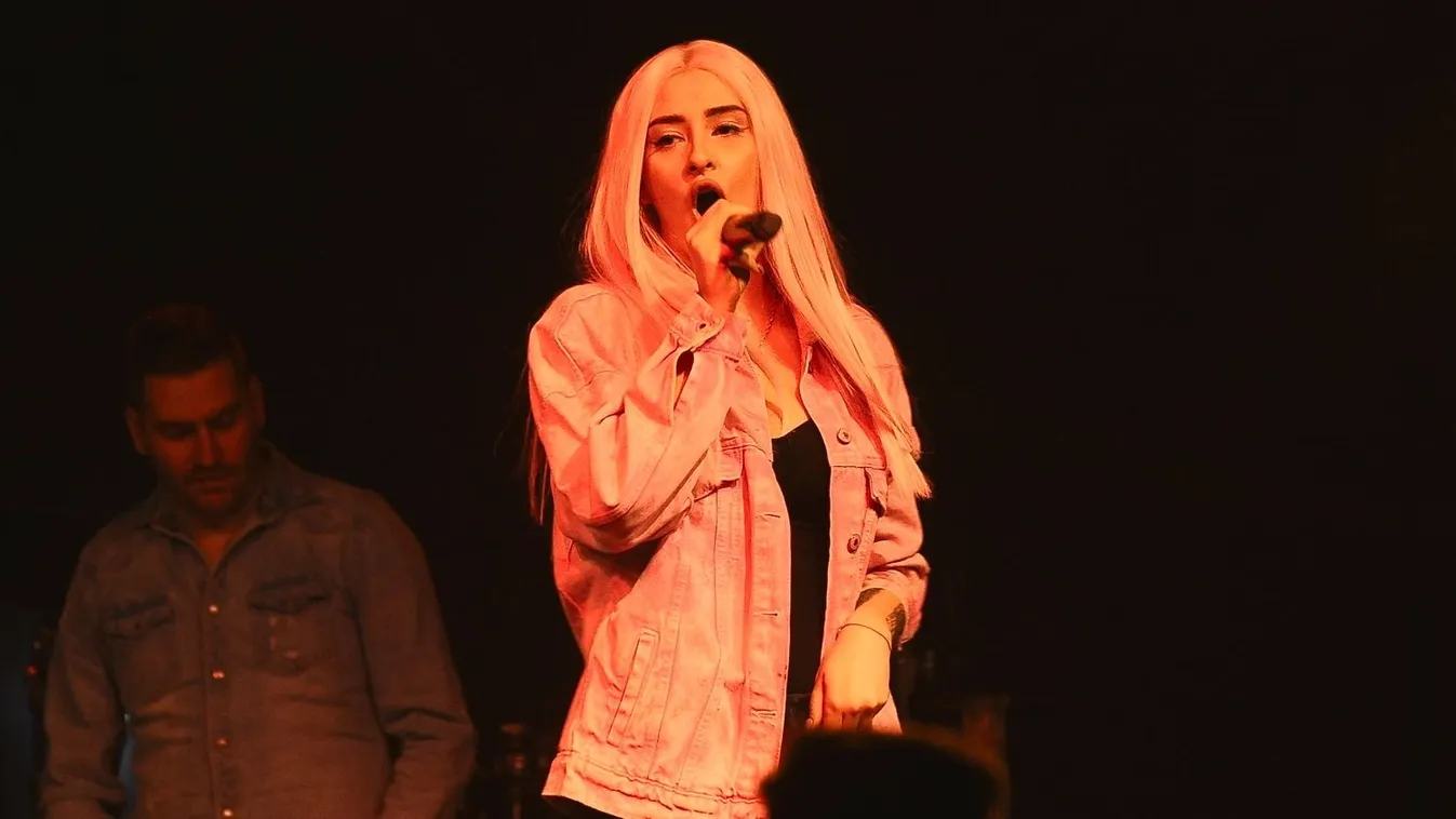 Nemazalány összeomlott a szakítása után