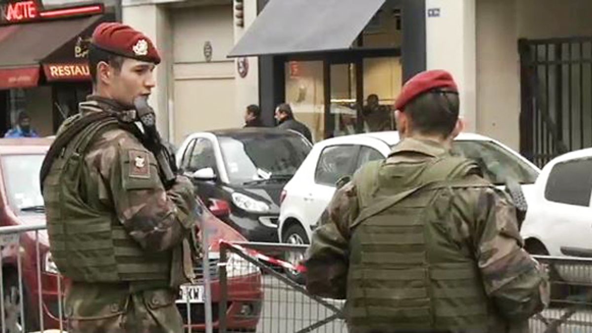 Franciaországban rendőrök őrzik a templomokat – Ripost