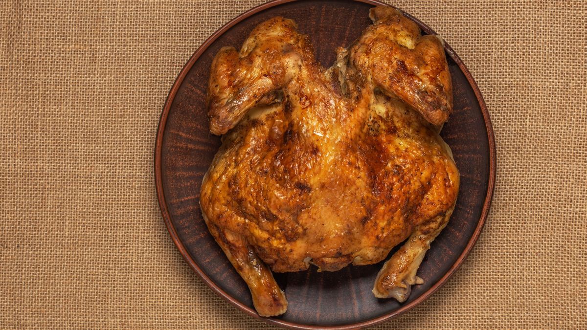 Vödörben készül a legújabb grillcsirke, ilyet még nem láttál