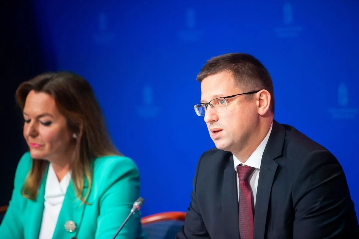 GULYÁS Gergely; VITÁLYOS Eszter