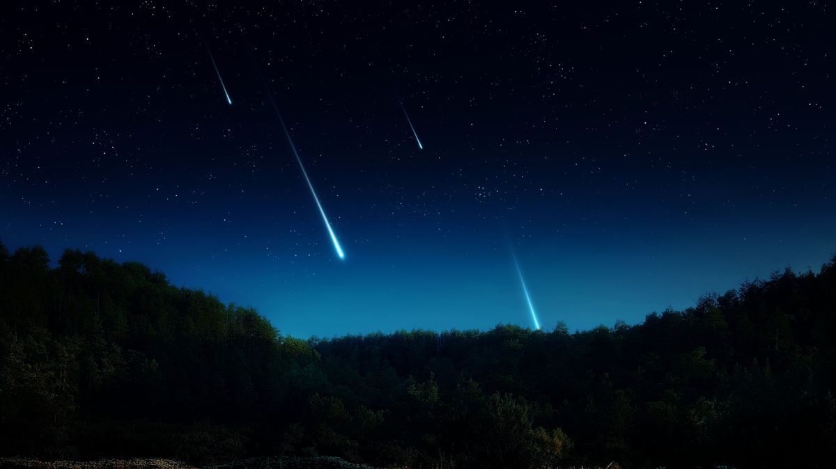 Meteor,Trails,At,Night,Over,The,Hills.,Bright,Tails,Of