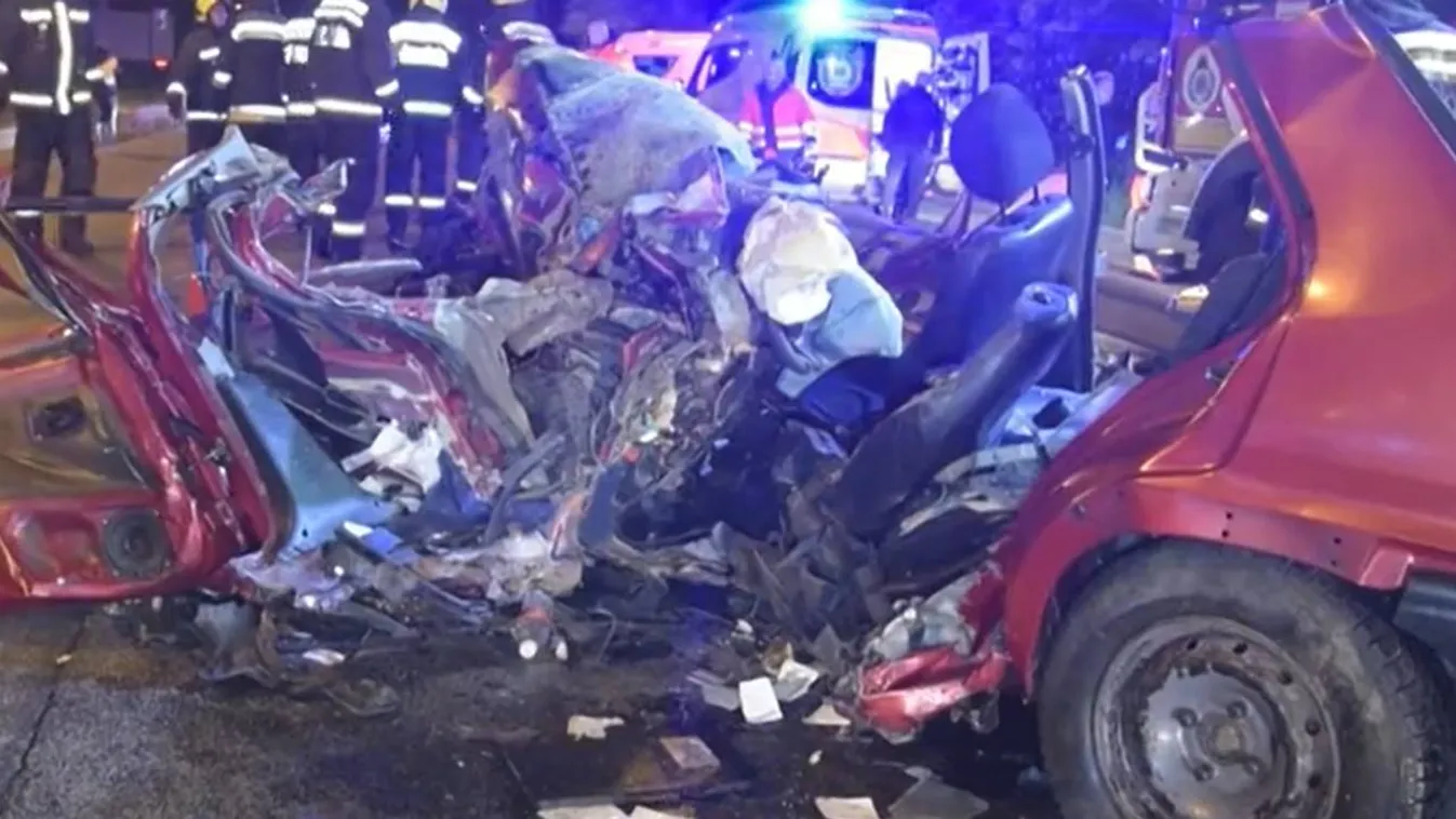 Szinte megsemmisült a kocsi a budapesti karambolban