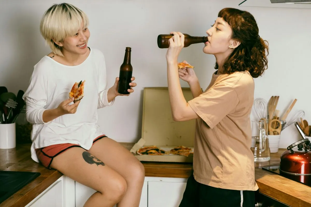 lakótárs, szobatárs