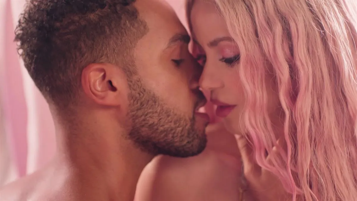 hot feltöltés Shakirát a barátai szerint csak kihasználja a szerelme RIPOST