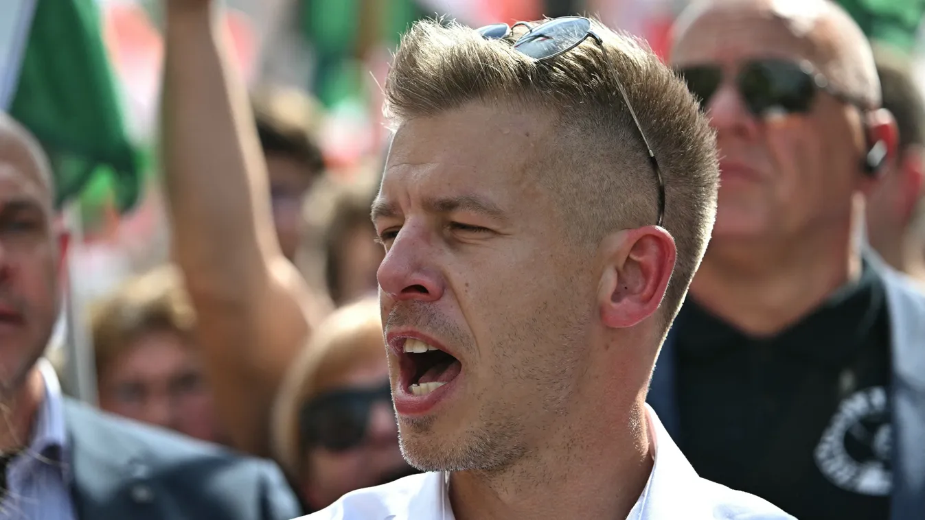 Eltüntettek egy-két kínos képet Magyar Péterről