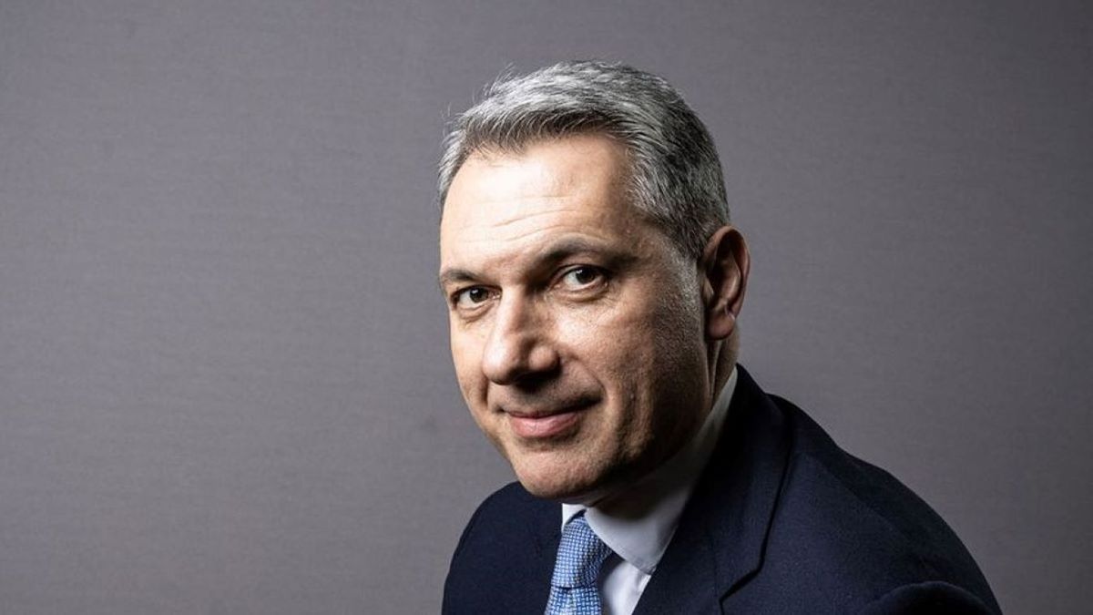 Látták már pulóverben Lázár Jánost? Mi még nem...