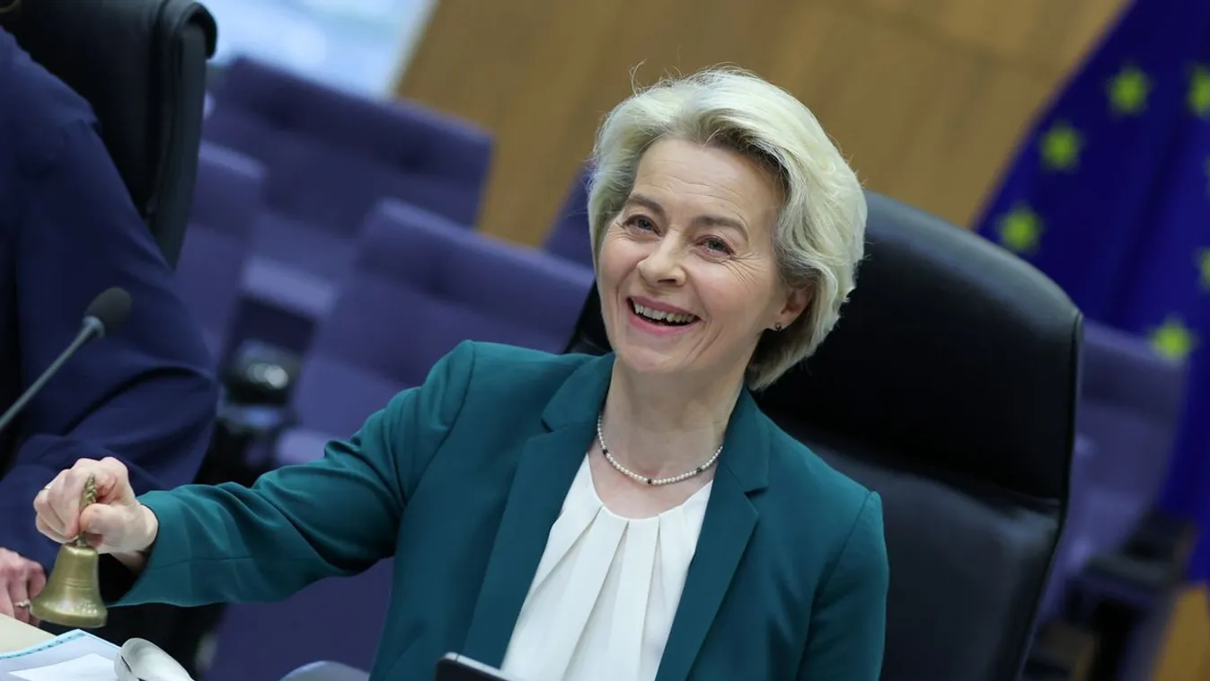 Inog a szék Ursula von der Leyen alatt