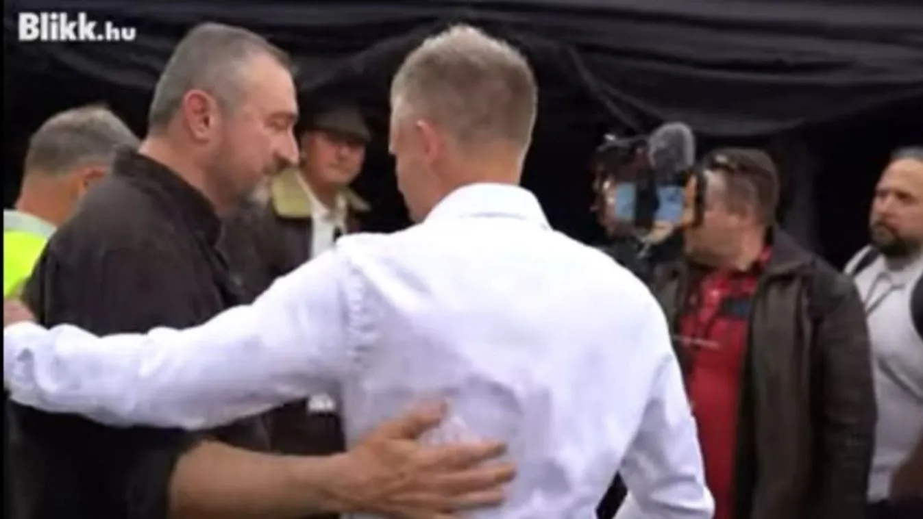 A dollárbaloldal főemberét ölelgette szombaton Magyar Péter