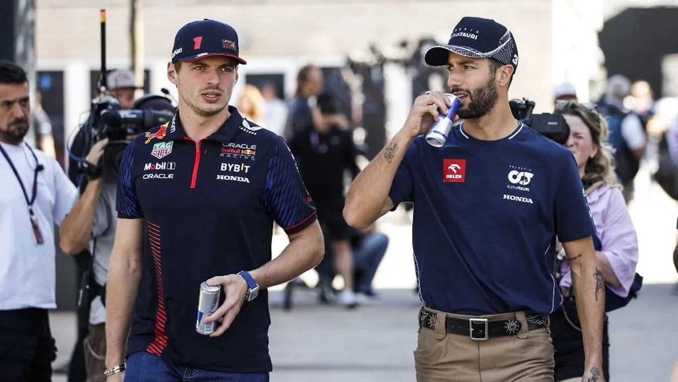 Áll a bál, folyamatosan egymást marja a két F1-es pilóta