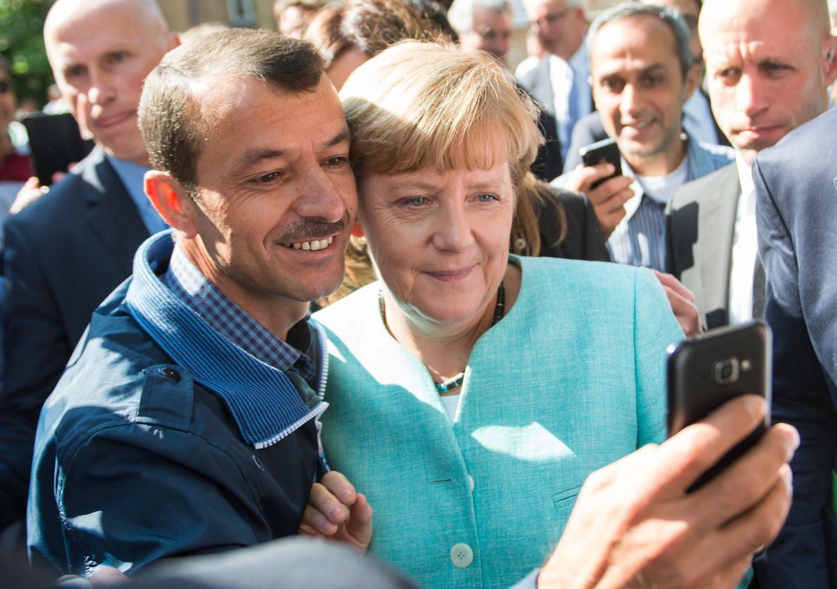 Chancellor Merkel visits refugee accommodation
