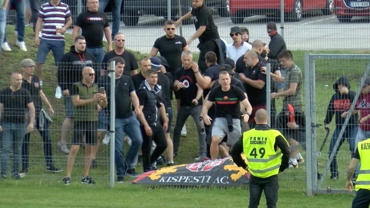 Viperák, könnygáz, újabb videó került elő a magyar focibotrányról