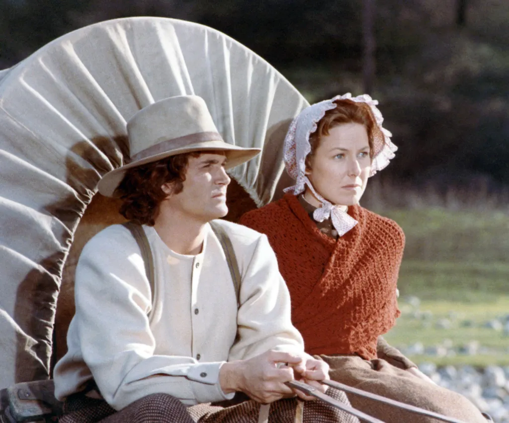 Michael Landon és Karen Grassle, mint Charles és Caroline Quiner Ingalls a Farm, ahol élünkben
