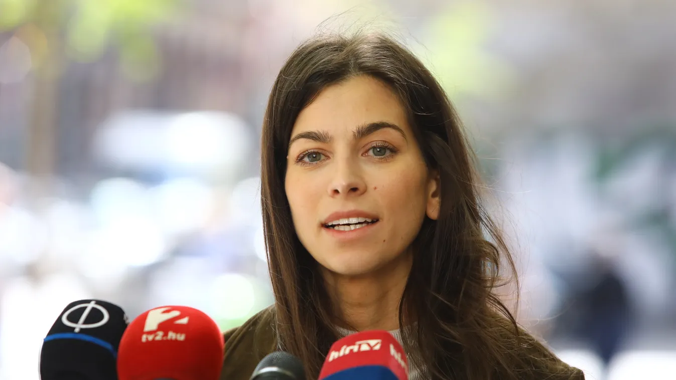 Szentkirályi Alexandra: miért drága a reptéri buszozás?