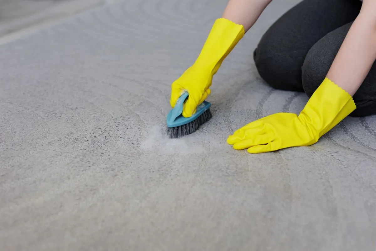 Close,Up,Of,Female,Hands,In,Yellow,Rubber,Gloves,Cleaning