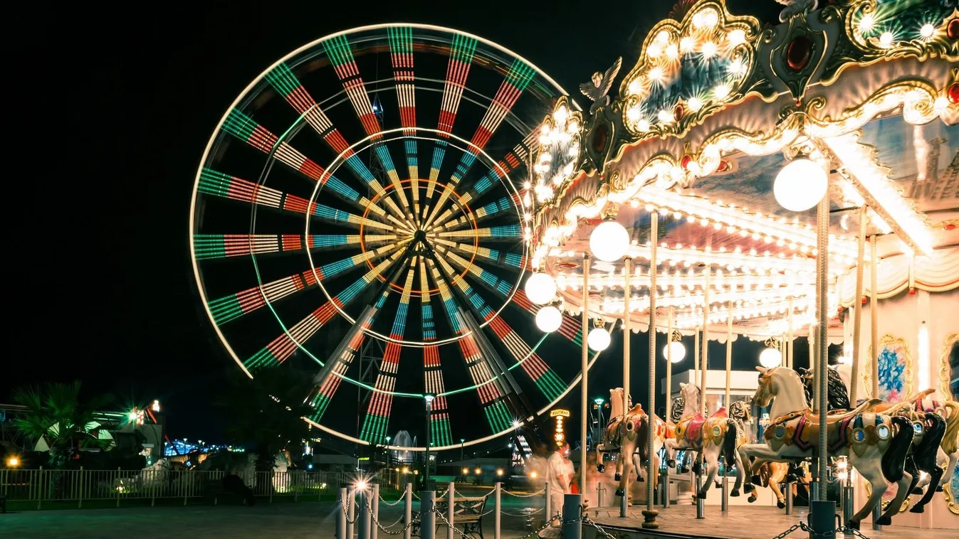 Horror a vidámparkban: menet közben esett szét az egyik gép