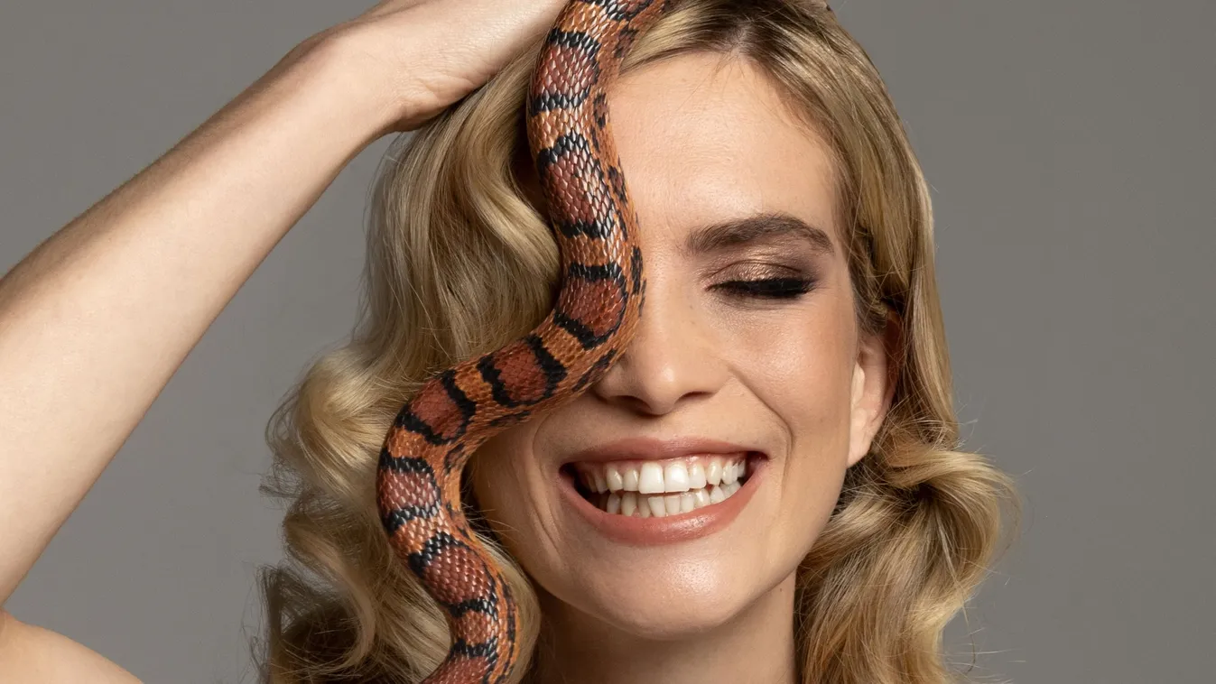 Undorító, félelmetes állatokkal fotózták a TV2 sztárjait