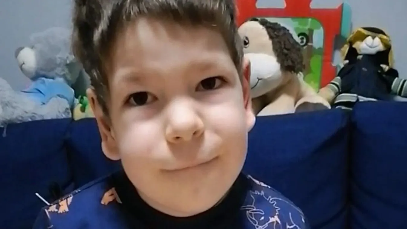 Szívmelengető videó: így játszik a húgával az SMA-s Zsombi