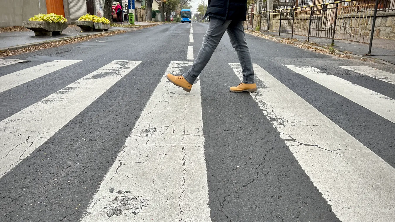 Iszonyatos baleset, kétszer gázolt el egy gyalogost a sofőr