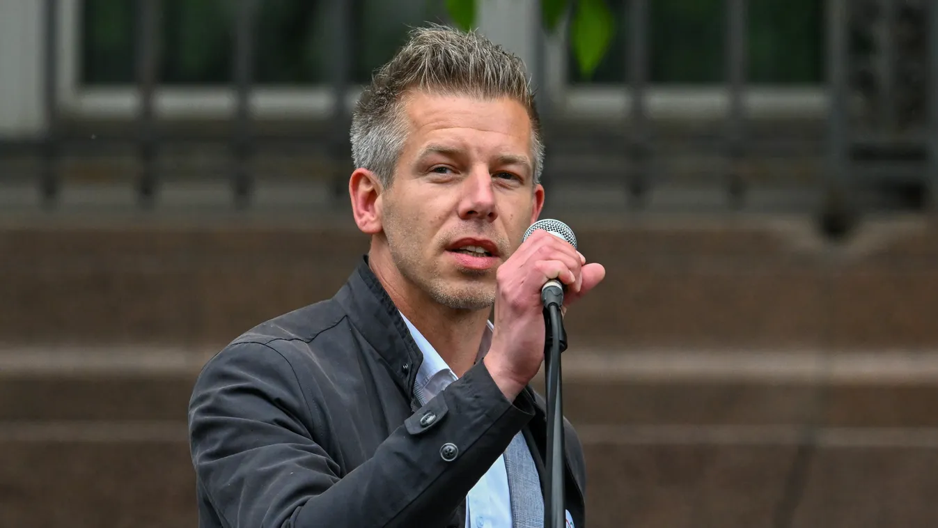 Magyar Péter ezúttal Dobrev Klárát sértegette