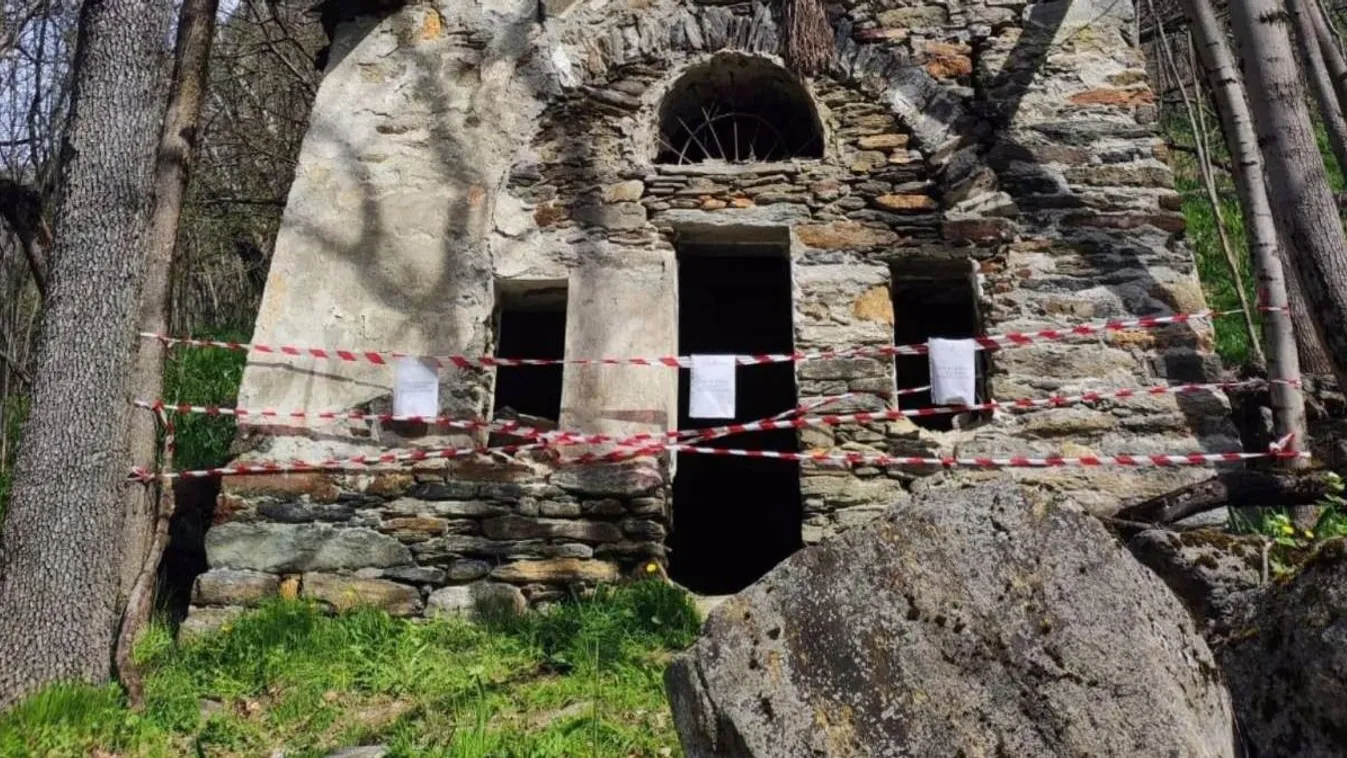 "Vámpírnak" öltözött nő holttestére bukkantak egy templomban