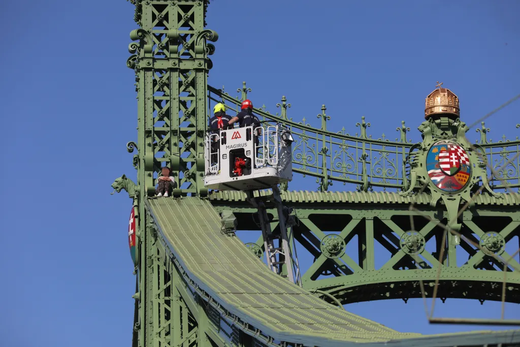 2024.04.30
Szabadság híd
Valaki leugrani készül