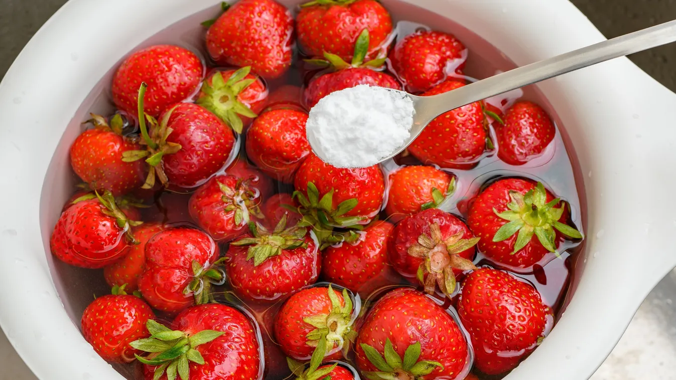 Ezért ne szórj soha szódabikarbónát az eperre