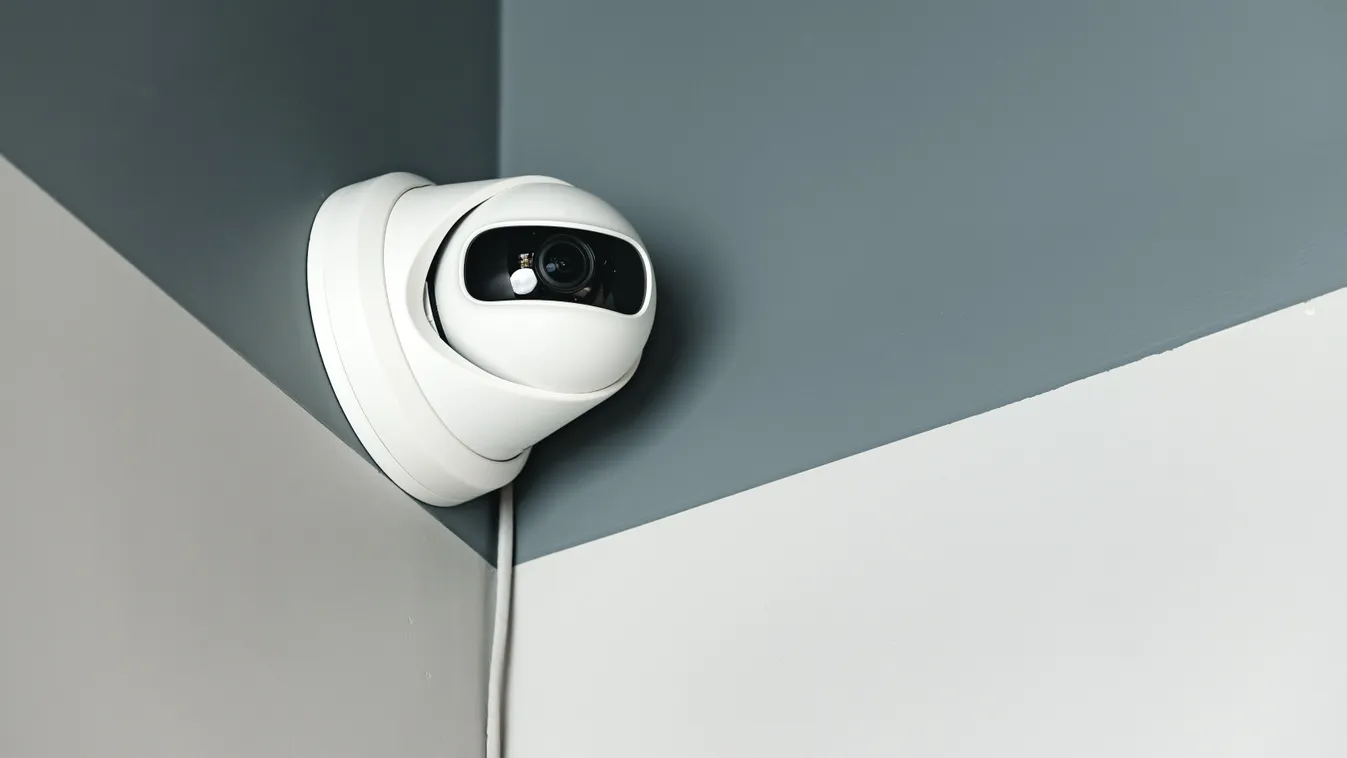 Illegális kamerával kukkolhatják a nőket egy szoliban