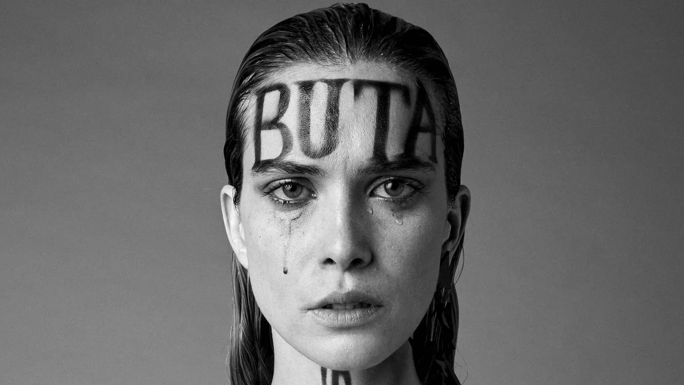 Zokogva álltak kamera elé a modellek