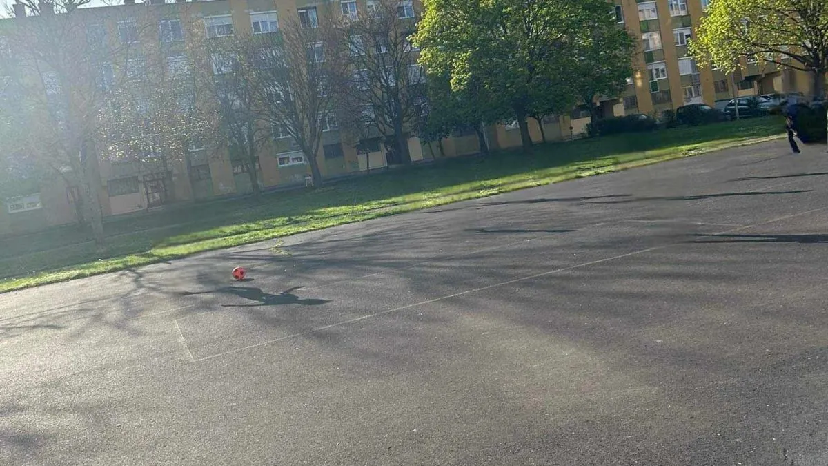 A gyerekeket még a játszótérre sem merik kiengedni a szülök a dorogi rém miatt /