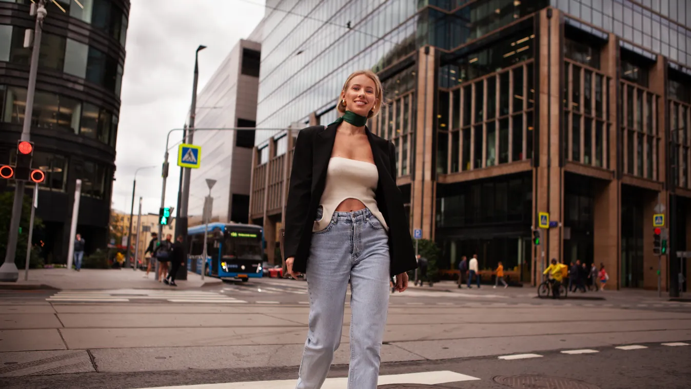 Egyetlen farmerben járnak idén nyáron a francia nők, válaszd ezt te is!