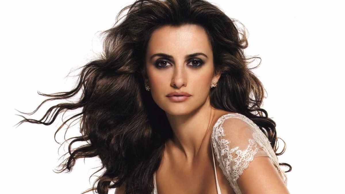 Penelope Cruz 50 évesen is igazi bombázó - galéria