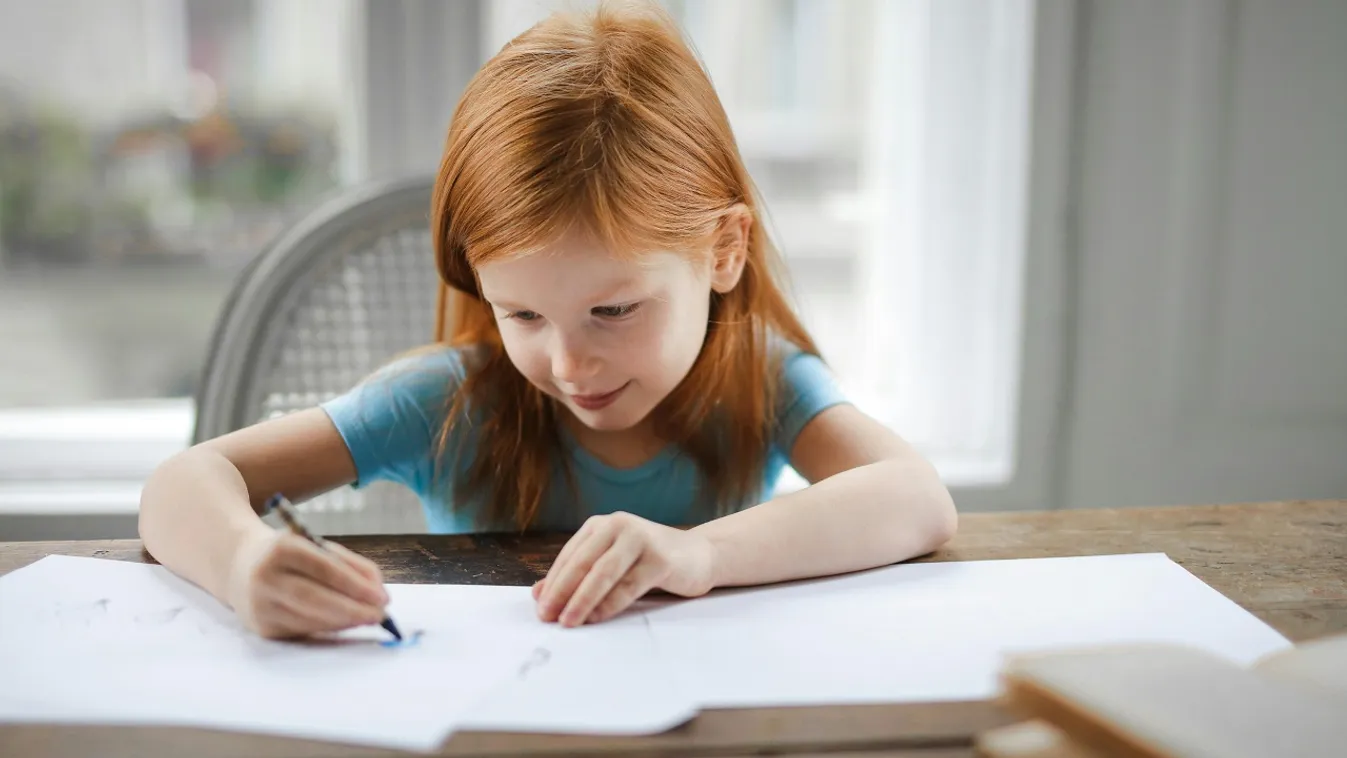 Előkerült egy cetli a kanapé mögül, felfedte a jövő titkait