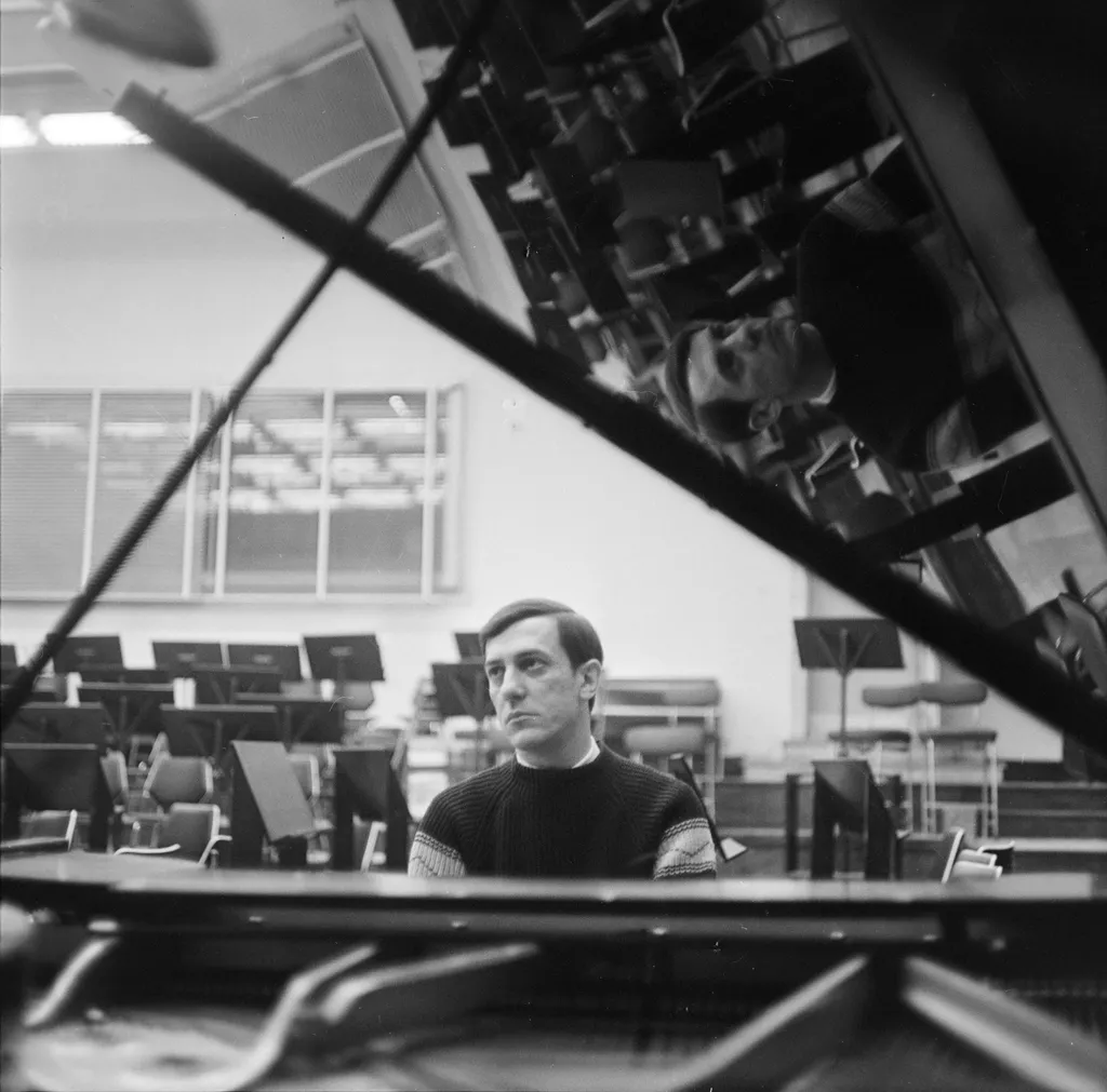 Antal Imre, Magyar Rádió stúdió