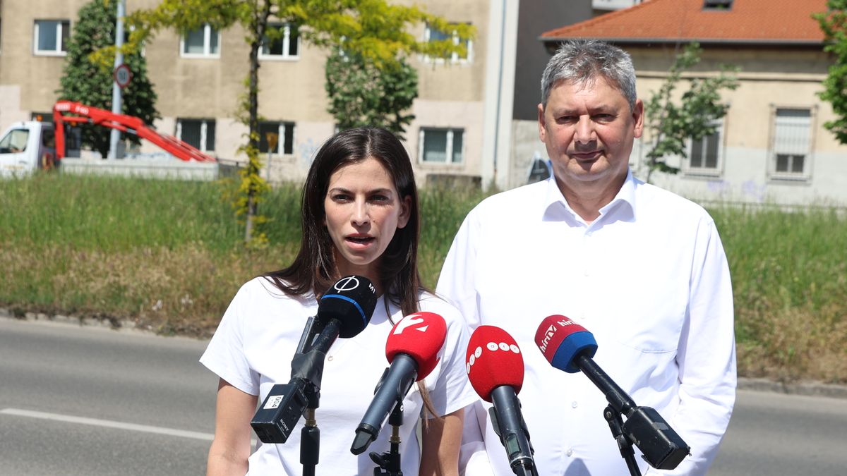 Szentkirályi Alexandra gazt kaszált Kőbányán, küldött is egy csokorral Karácsonynak belőle