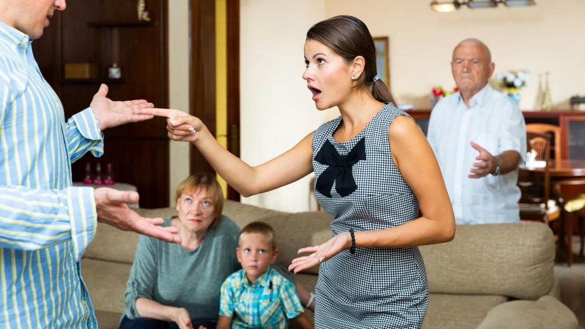 Quarrel,Between,Husband,And,Wife,In,A,Large,Family.,High