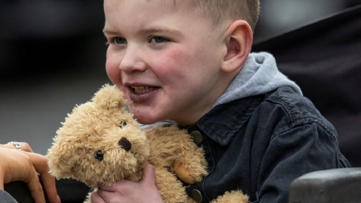 Új szívre van szüksége egy tündéri kerekesszékes kisfiúnak