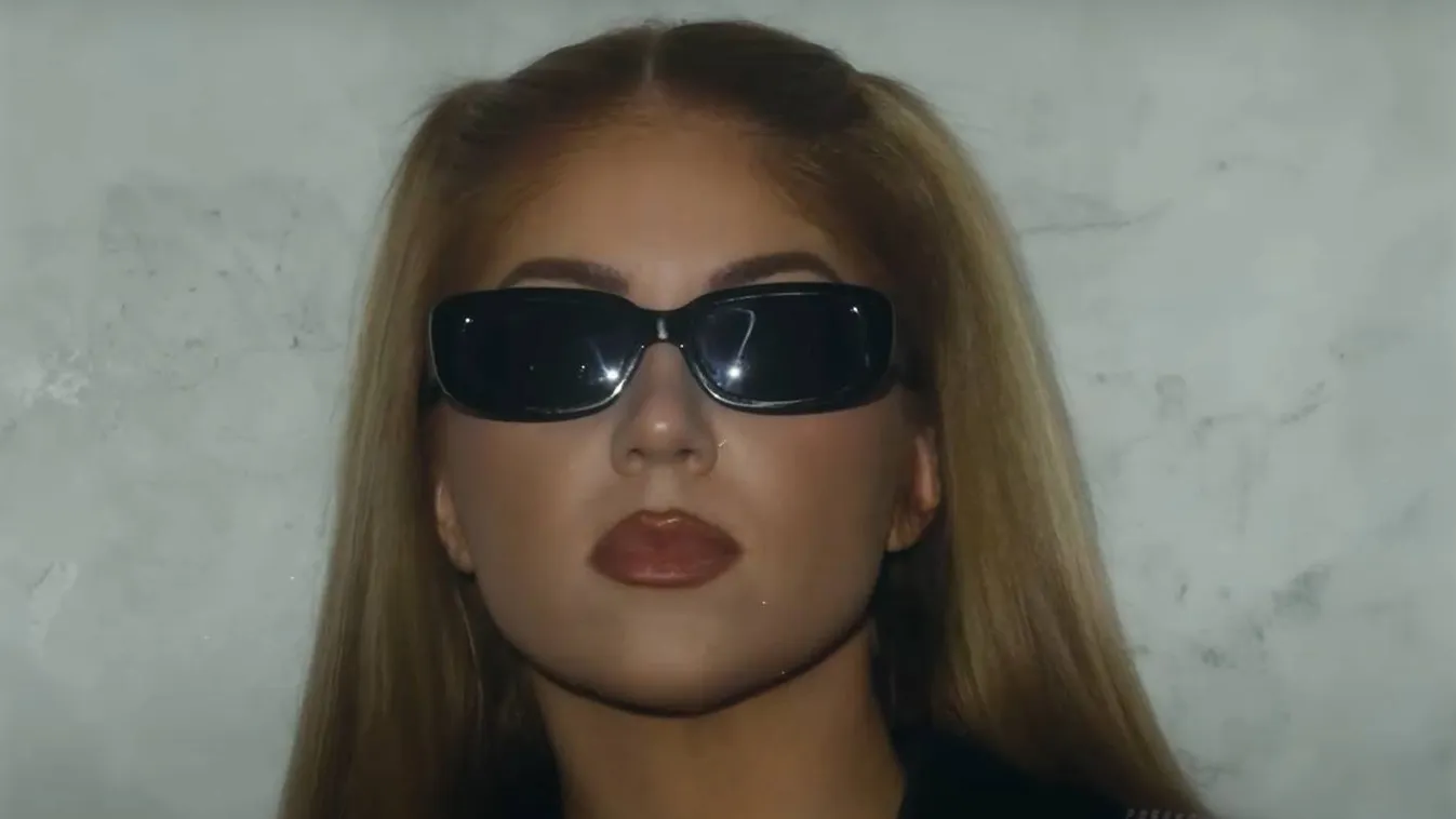 Bugyi nélkül fotózták le Tolvai Renit