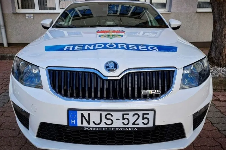 rendőr rendőrség rendőrautó