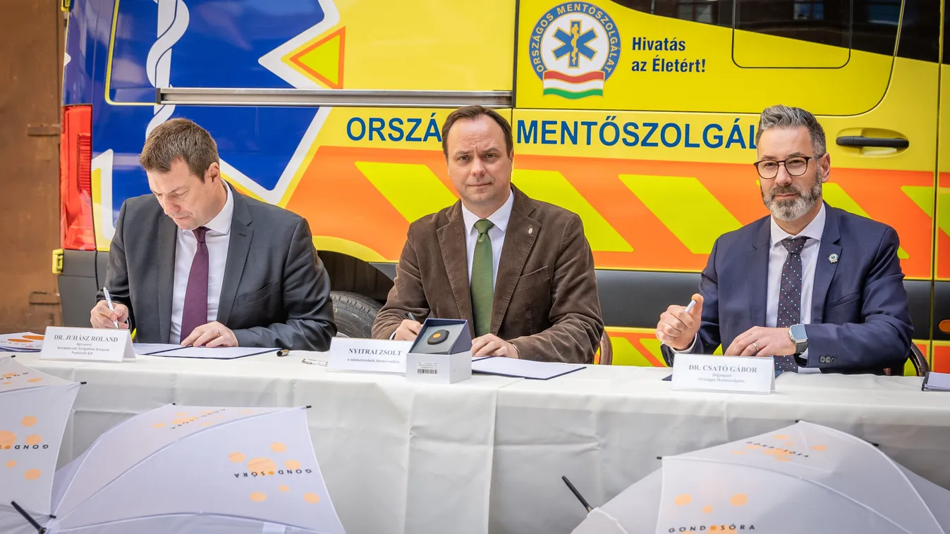 A Gondosóra program diszpécsereinek képzését is segítik