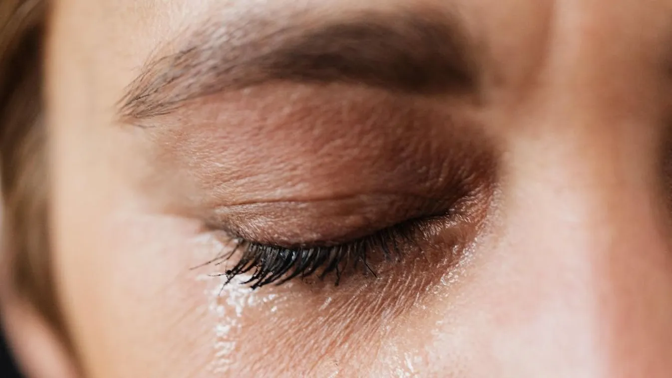 Szerelme holttestéért könyörög a gyászoló özvegy