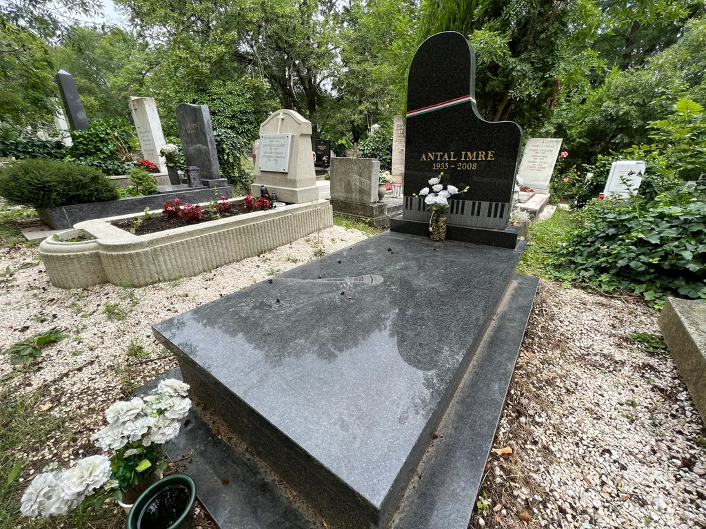 Antal Imre, 20230807 Budapest 
Farkasréti temető 
hírességek sírjai           

Fotó: Máté Krisztián  MK  MW Bulvár 

A képen: Antal Imre sírja