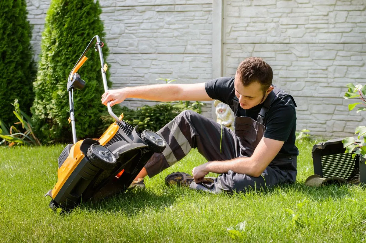 Young,Man,Gardener,Using,Lawn,Mower