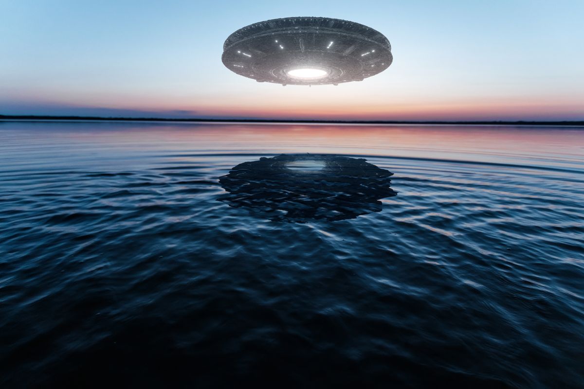 Nyolc éve készült a kép, Gábor csak most mutatta meg az embereknek, mit fotóztak le a Dunán. Vajon UFO? /
