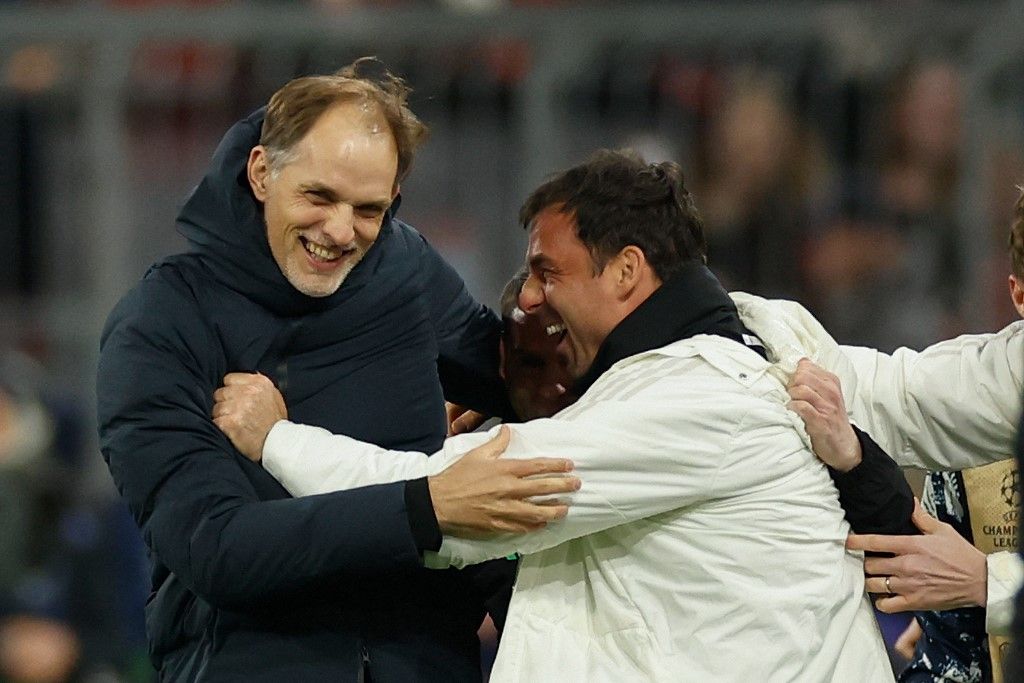 Thomas Tuchel és Lőw Zsolt (jobbra): önfeledten ünnepelték az Arsenal elleni BL-sikert, pedig rövidesen véget ér a munkájuk a Bayernnél
